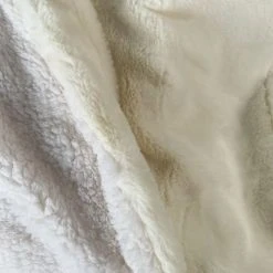 Le Comptoir De La Plage Plaid Polaire Doublé Imitation "Lapin" Crème 130x170cm -Maisons Du Monde Boutique plaid polaire double imitation lapin creme 130x170cm 1