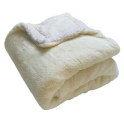 Le Comptoir De La Plage Plaid Polaire Doublé Imitation "Lapin" Crème 130x170cm -Maisons Du Monde Boutique plaid polaire double imitation lapin creme 130x170cm 2