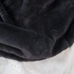 Le Comptoir De La Plage Plaid Polaire Doublé Imitation "Lapin" Gris Anthracite 130x170cm -Maisons Du Monde Boutique plaid polaire double imitation lapin gris anthracite 130x170cm 1