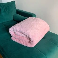 Le Comptoir De La Plage Plaid Polaire Doublé Imitation "Lapin" Rose 130x170cm -Maisons Du Monde Boutique plaid polaire double imitation lapin rose 130x170cm 4