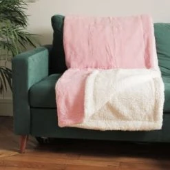 Le Comptoir De La Plage Plaid Polaire Doublé Imitation "Lapin" Gris Anthracite 130x170cm -Maisons Du Monde Boutique plaid polaire double imitation lapin rose 130x170cm lapin