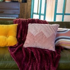 Dutch Decor Plaid Rouge Fleece 150x200 Cm Avec Motif -Maisons Du Monde Boutique plaid rouge fleece 150x200 cm avec motif 2