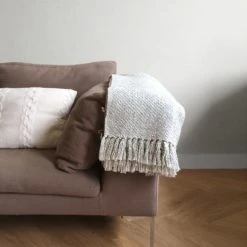 Malagoon Plaid Tissé Gris Clair 125x150 -Maisons Du Monde Boutique plaid tisse gris clair 125x150 4