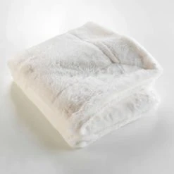 Home Maison Plaid Uni En Imitation Fourrure Naturel 150 X 125 -Maisons Du Monde Boutique plaid uni en imitation fourrure naturel 150 x 125 1