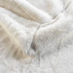 Home Maison Plaid Uni En Imitation Fourrure Naturel 150 X 125 -Maisons Du Monde Boutique plaid uni en imitation fourrure naturel 150 x 125 2