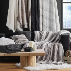 Home Maison Plaid Uni En Imitation Fourrure Naturel 150 X 125 -Maisons Du Monde Boutique plaid uni en imitation fourrure naturel 150 x 125 3